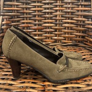 Aerosoles LUV BIRD Penny Loafers Green Suede Size 8.5 M Womens